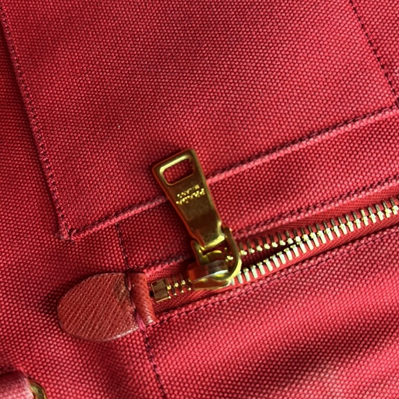 💯% Authentic PRADA CANAPA - Picture 17 of 17